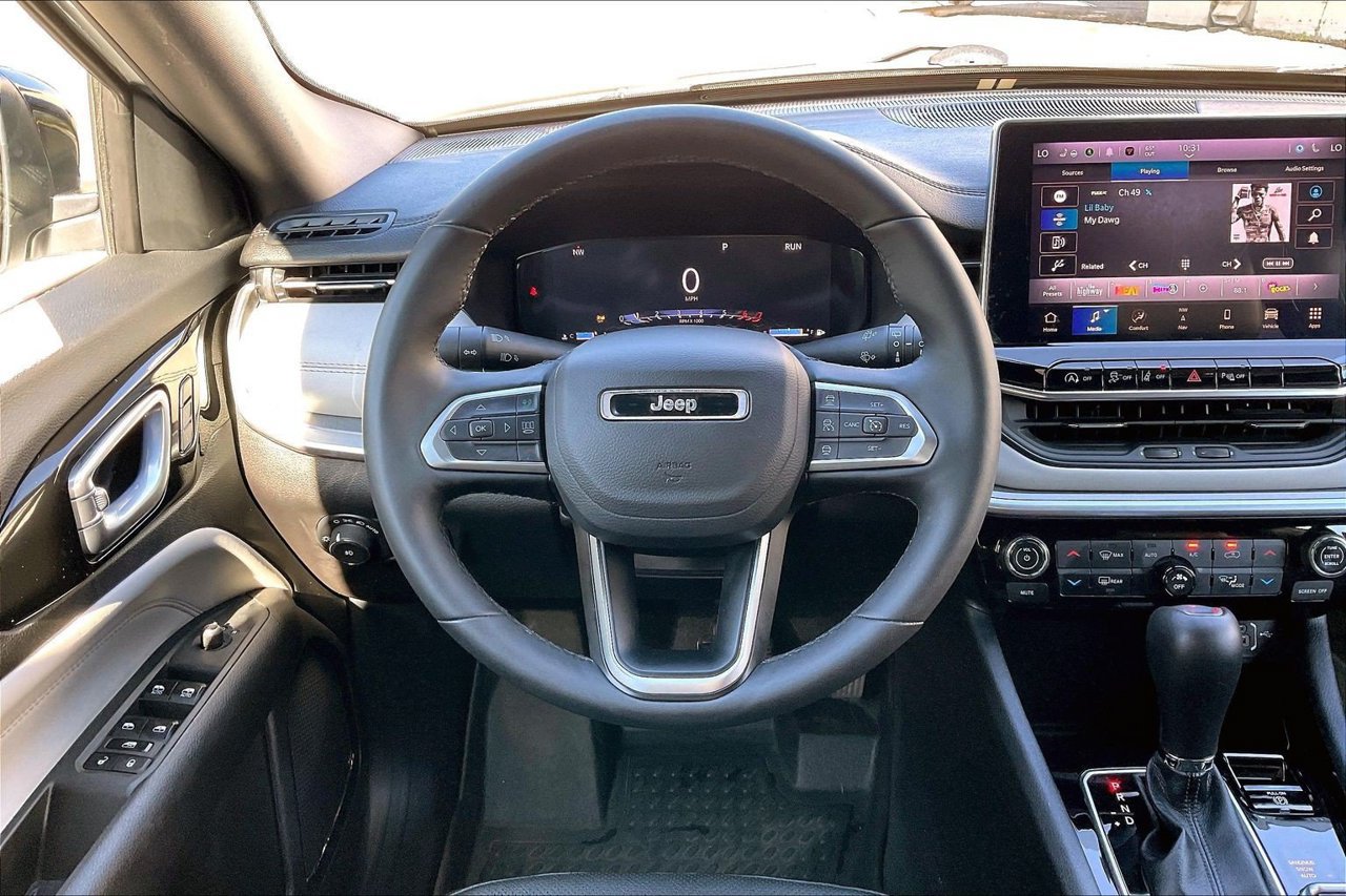 Used 2024 Jeep Compass Limited w/ Elite Group AWD/4WD image 9