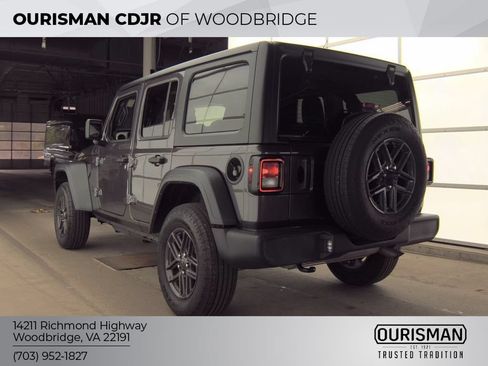 Used 2024 Jeep Wrangler Unlimited Sport AWD/4WD image 4