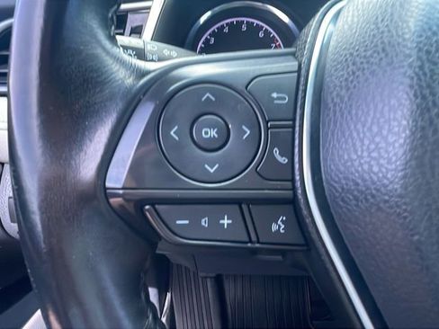 Used 2020 Toyota Camry SE image 19