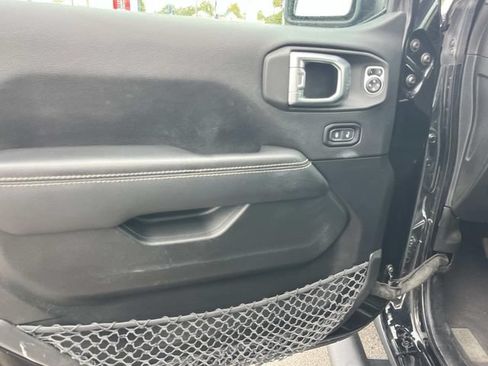 Used 2023 Jeep Wrangler Unlimited Sahara AWD/4WD image 25