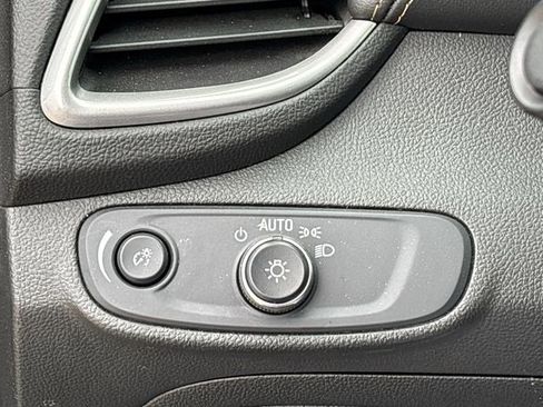 Used 2021 Chevrolet Trax LT image 21