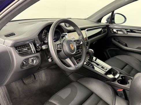 New 2025 Porsche Macan image 4