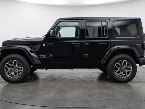 Used 2025 Jeep Wrangler Unlimited Sahara AWD/4WD image 5