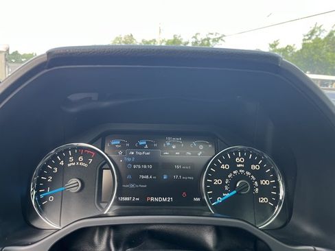 Used 2016 Ford F150 Platinum w/ Equipment Group 701A Luxury AWD/4WD image 23
