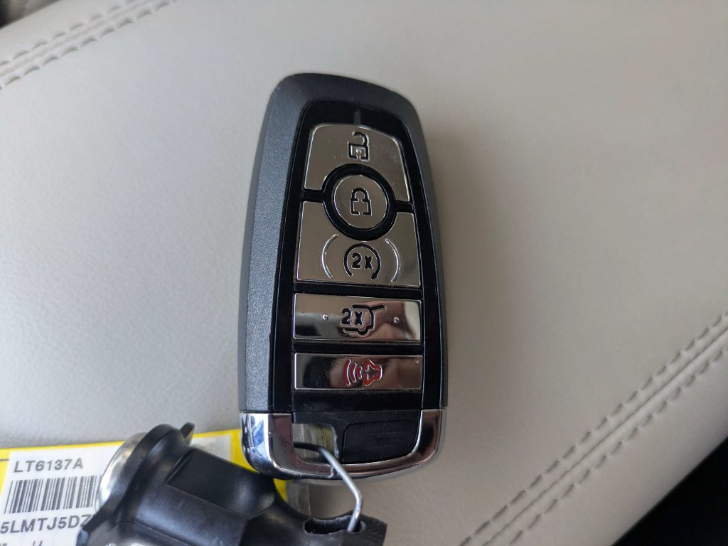 Used 2025 Lincoln Corsair Grand Touring AWD/4WD image 33