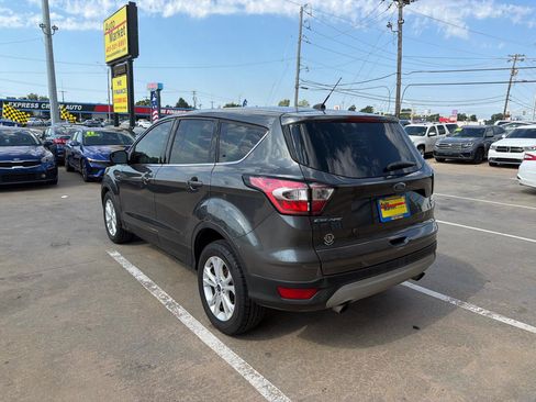 Used 2017 Ford Escape SE FWD image 7