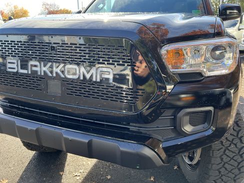 Used 2023 Toyota Tacoma SR image 6