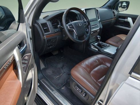 Used 2016 Toyota Land Cruiser AWD/4WD image 9