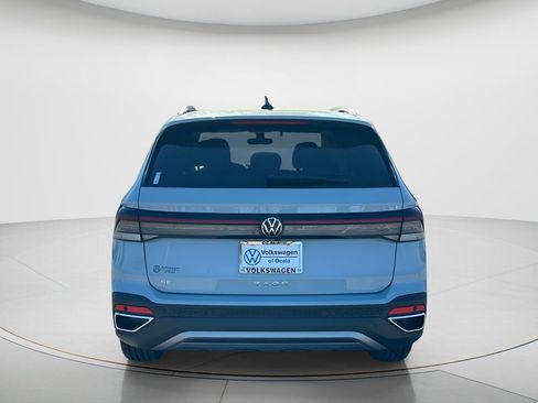 New 2026 Volkswagen Taos SE image 4