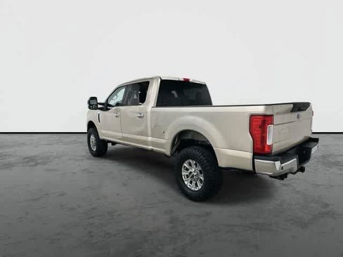 Used 2017 Ford F250 XLT w/ XLT Premium Package AWD/4WD image 9
