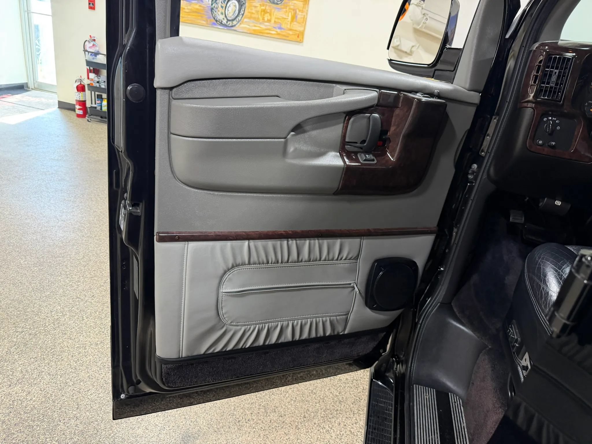 Used 2007 GMC Savana 1500 AWD w/ Preferred Equipment Group image 33