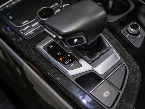 Used 2018 Audi Q7 3.0T Prestige w/ Prestige Package AWD/4WD image 24