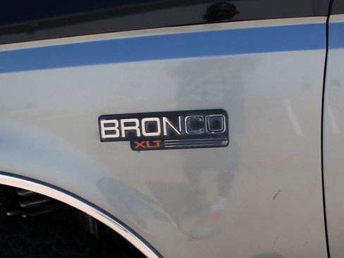 Used 1993 Ford Bronco AWD/4WD image 38