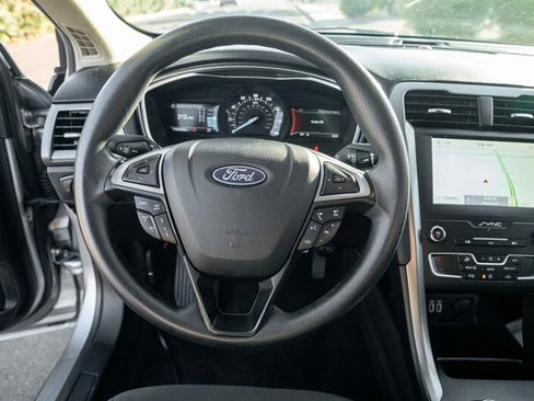 Used 2020 Ford Fusion SE FWD image 11