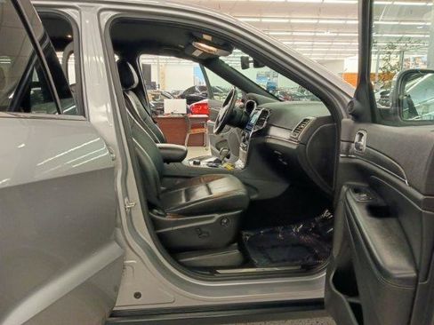 Used 2019 Jeep Grand Cherokee Limited AWD/4WD image 13