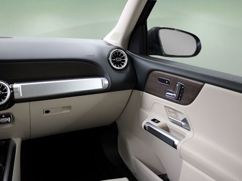 Used 2023 Mercedes-Benz GLB 250 image 18