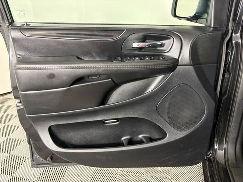 Used 2020 Dodge Grand Caravan SE FWD image 15