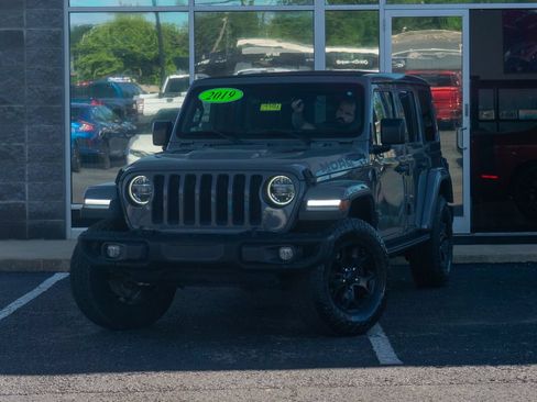 Used 2019 Jeep Wrangler Unlimited Sahara w/ Quick Order Package 24M Moab AWD/4WD image 6