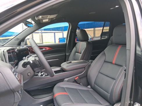 New 2026 Chevrolet Traverse RS w/ LPO, Floor Liner Package FWD image 18