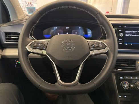 Used 2024 Volkswagen Taos SE w/ Panoramic Sunroof Package image 24