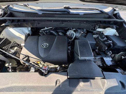 Used 2019 Toyota Highlander Limited Platinum AWD/4WD image 30
