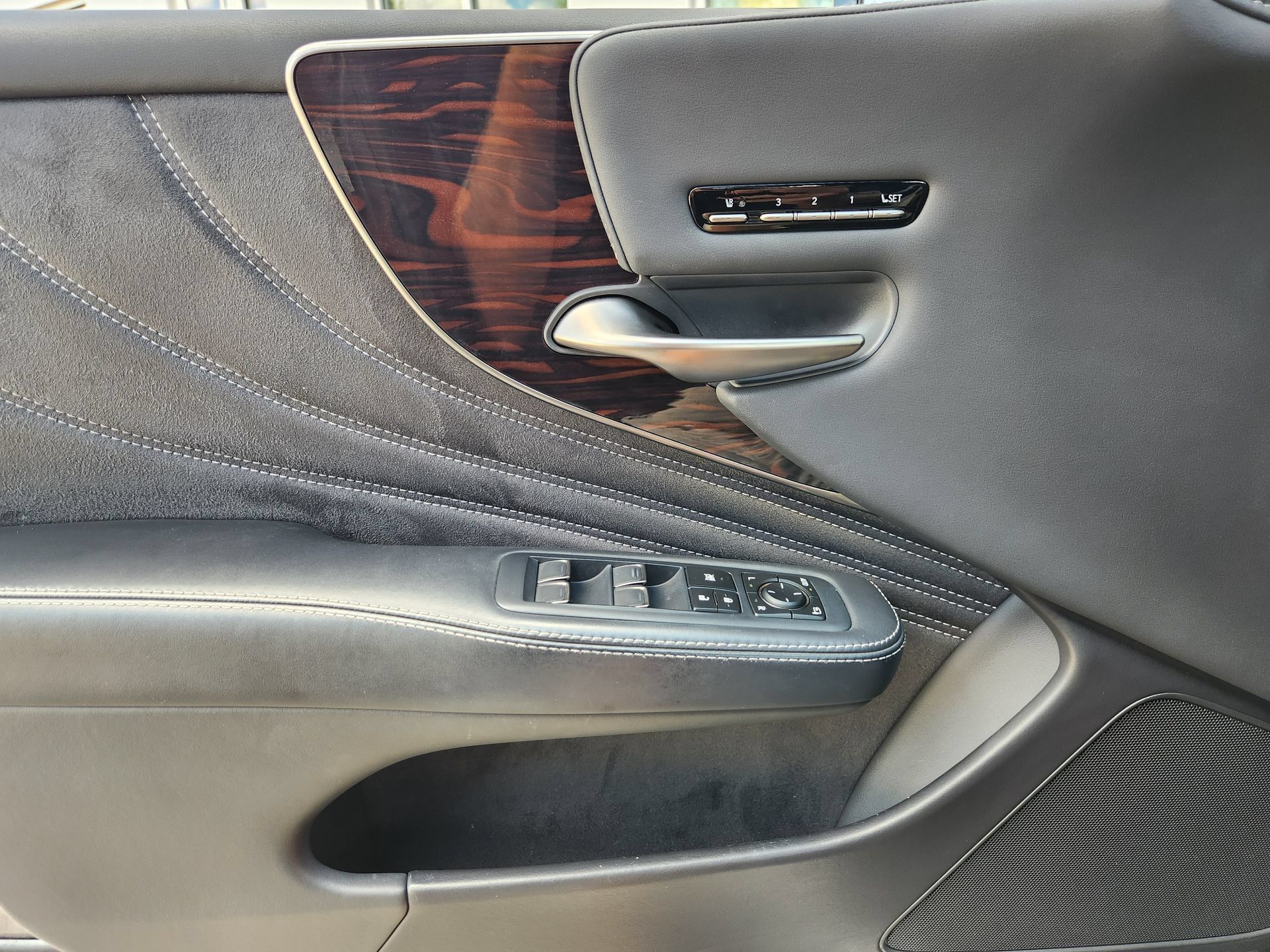 Used 2023 Lexus LS 500 w/ Interior Upgrade Package RWD image 24