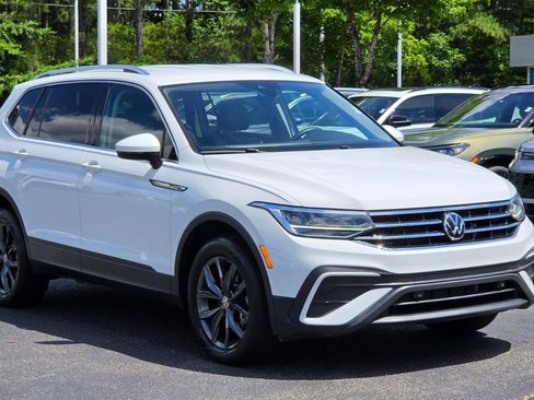 Certified 2024 Volkswagen Tiguan SE AWD/4WD image 8