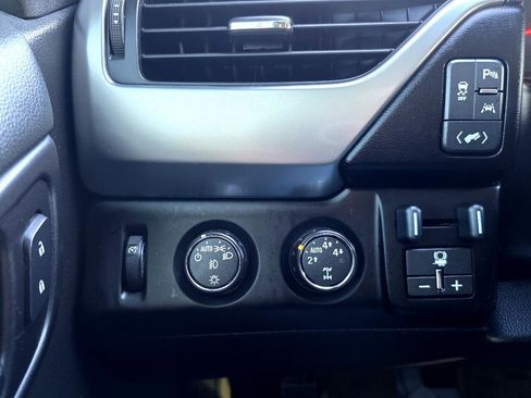 Used 2016 Chevrolet Tahoe LT image 27