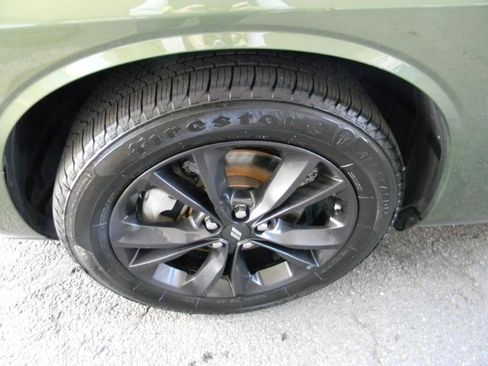 Used 2022 Dodge Challenger SXT image 25