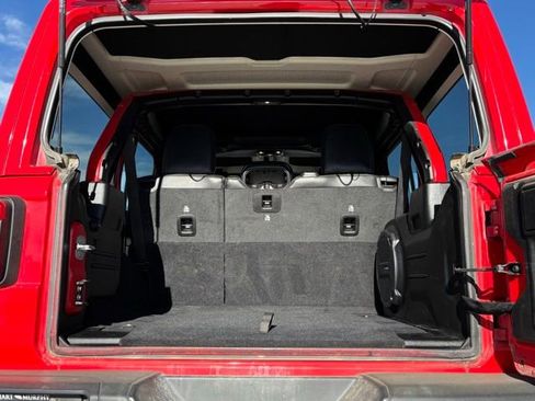 Certified 2022 Jeep Wrangler Unlimited Rubicon w/ Xtreme Recon 35" Tire Package image 25