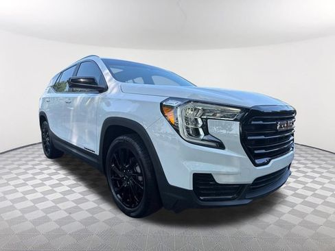 Used 2023 GMC Terrain SLE w/ Driver Convenience Package FWD image 3