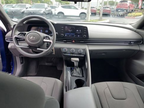 Used 2024 Hyundai Elantra SE image 12