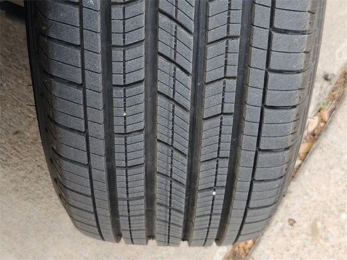 Used 2024 Jeep Grand Cherokee L Laredo image 10