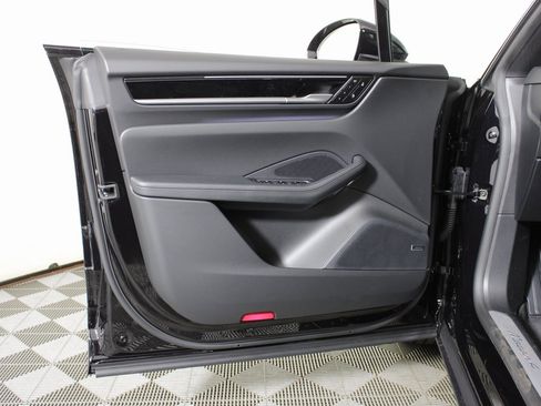 Used 2025 Porsche Macan 4 Electric image 15