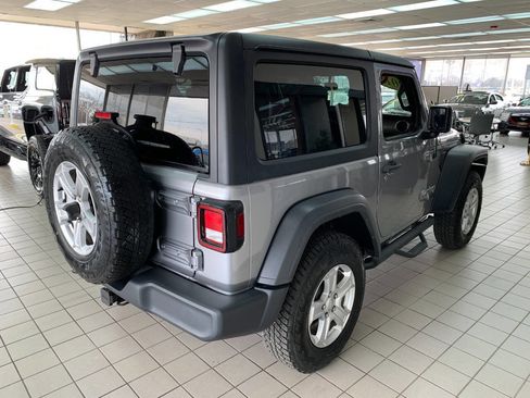Used 2018 Jeep Wrangler Sport image 5
