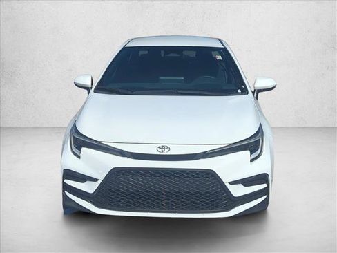 Used 2023 Toyota Corolla SE image 2