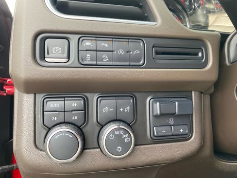 Used 2021 Chevrolet Tahoe Z71 w/ Z71 Signature Package AWD/4WD image 24