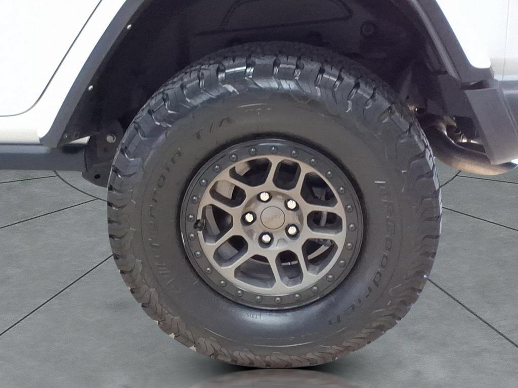 Used 2022 Jeep Wrangler Unlimited Rubicon w/ Xtreme Recon 35" Tire Package AWD/4WD image 4
