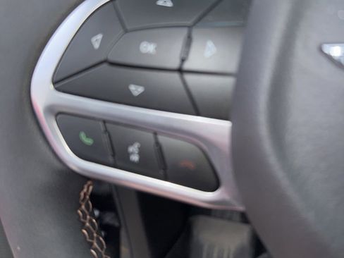 Used 2024 Chrysler Pacifica Pinnacle FWD image 14