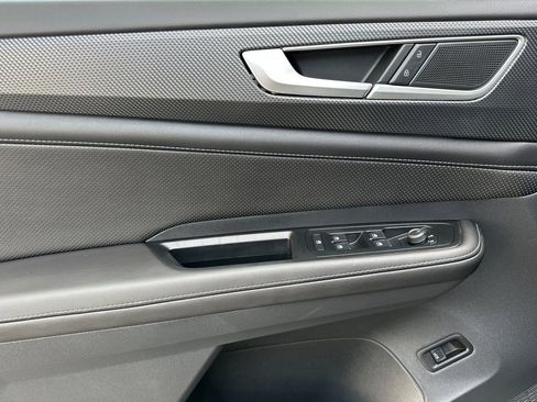 New 2025 Volkswagen Atlas Cross Sport SEL R-Line image 9