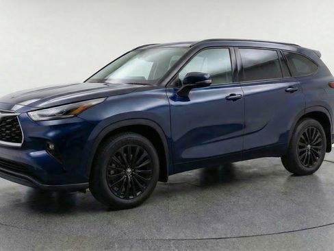 Used 2025 Toyota Highlander XSE image 3