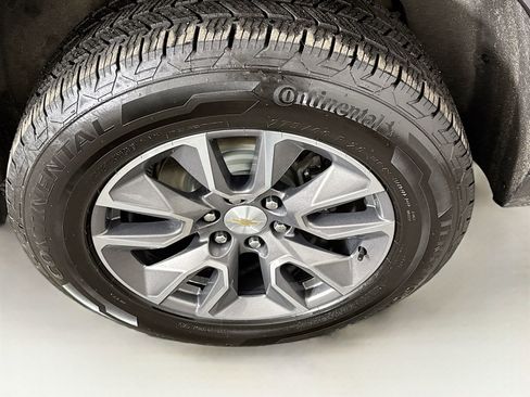 Used 2022 Chevrolet Suburban LT w/ LT Signature Plus Package image 25