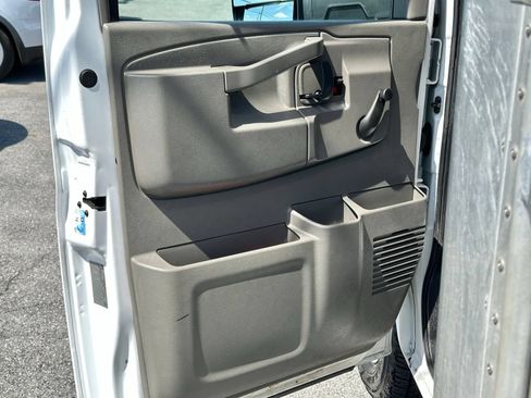 Used 2016 Chevrolet Express 3500 w/ Chrome Appearance Package RWD image 27