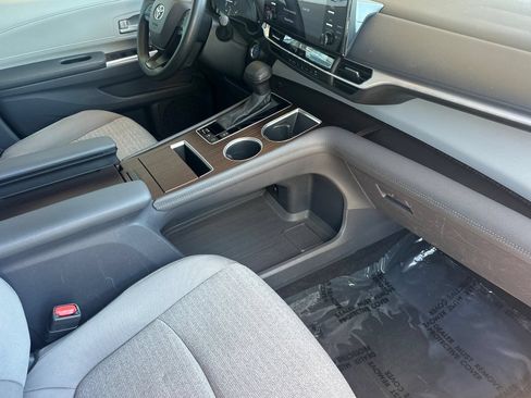 Certified 2024 Toyota Sienna LE AWD/4WD image 20