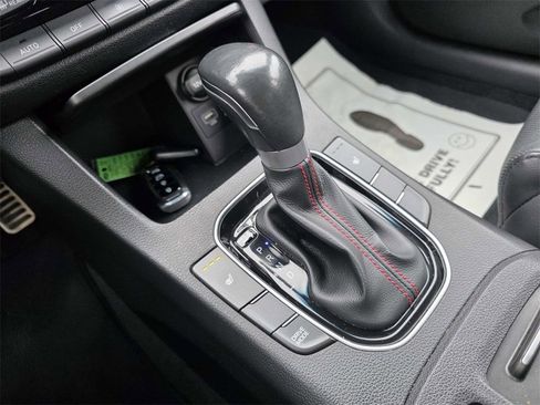 Used 2018 Hyundai Elantra GT Sport image 11