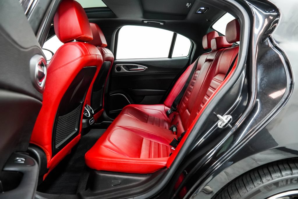 Used 2023 Alfa Romeo Giulia Veloce RWD image 19