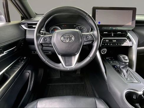 Used 2024 Toyota Venza XLE image 8