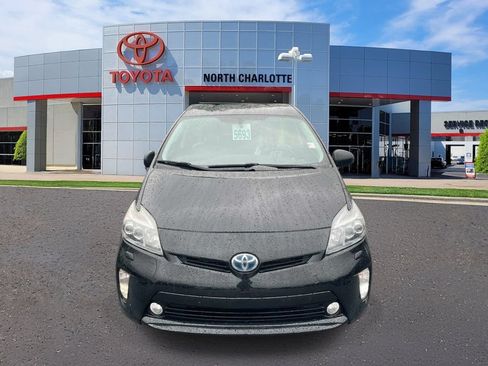 Used 2014 Toyota Prius Five w/ Advanced Technology Package FWD image 2