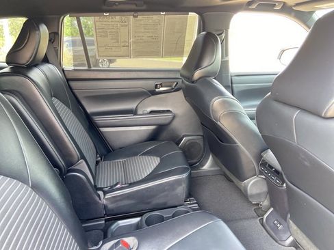 Used 2021 Toyota Highlander XSE FWD image 26