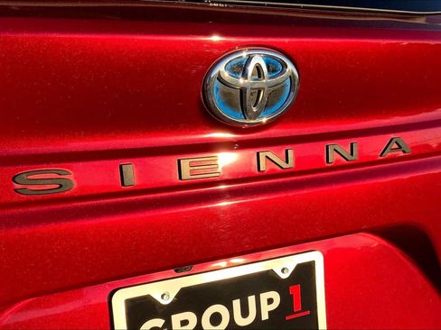 Used 2021 Toyota Sienna LE FWD image 10